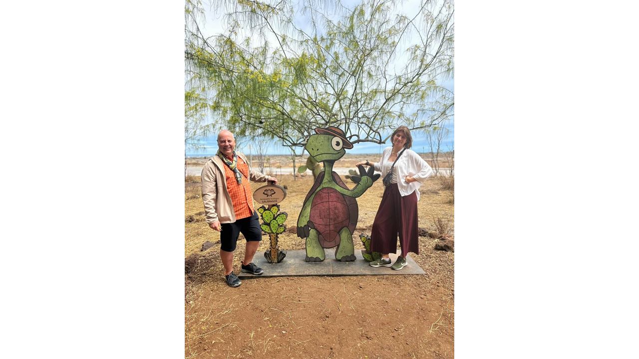 De Baltra À Puerto Ayora : Transfert Avec Turtle Ranch Et Lava Tunnels foto 3