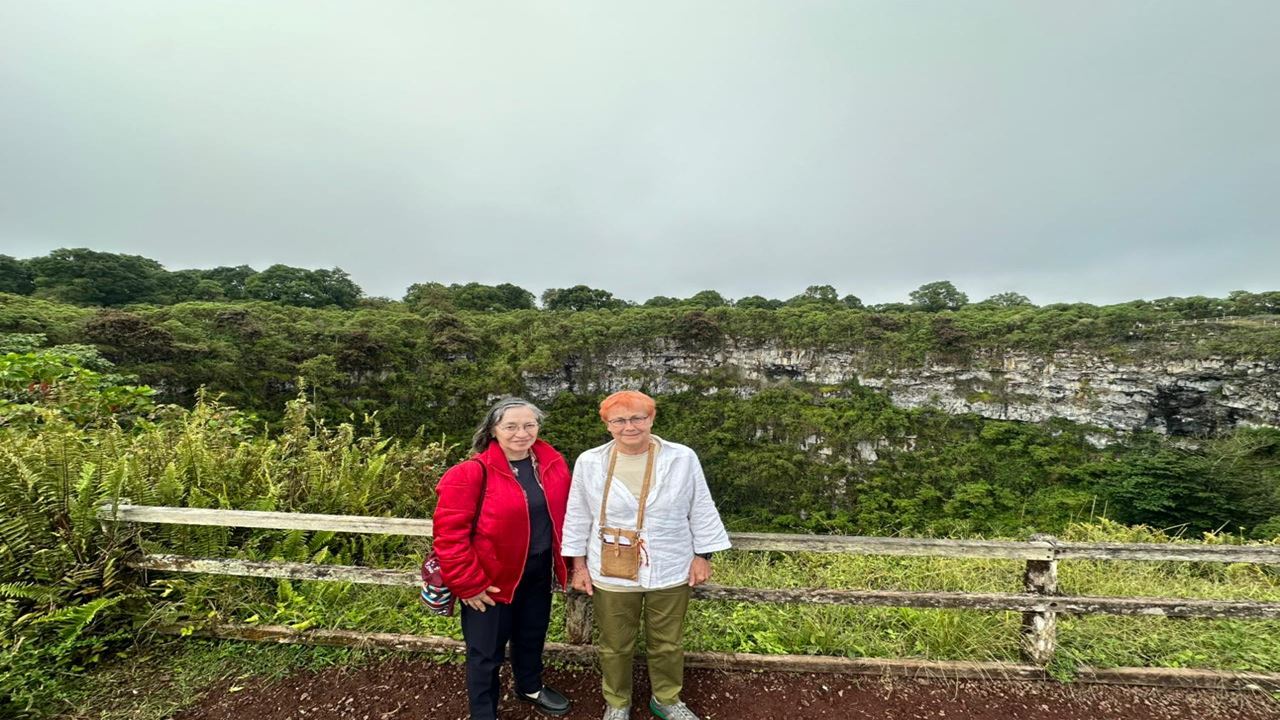 Upper Santa Cruz: Giant Turtles, Lava Tunnels And The Twins foto 6