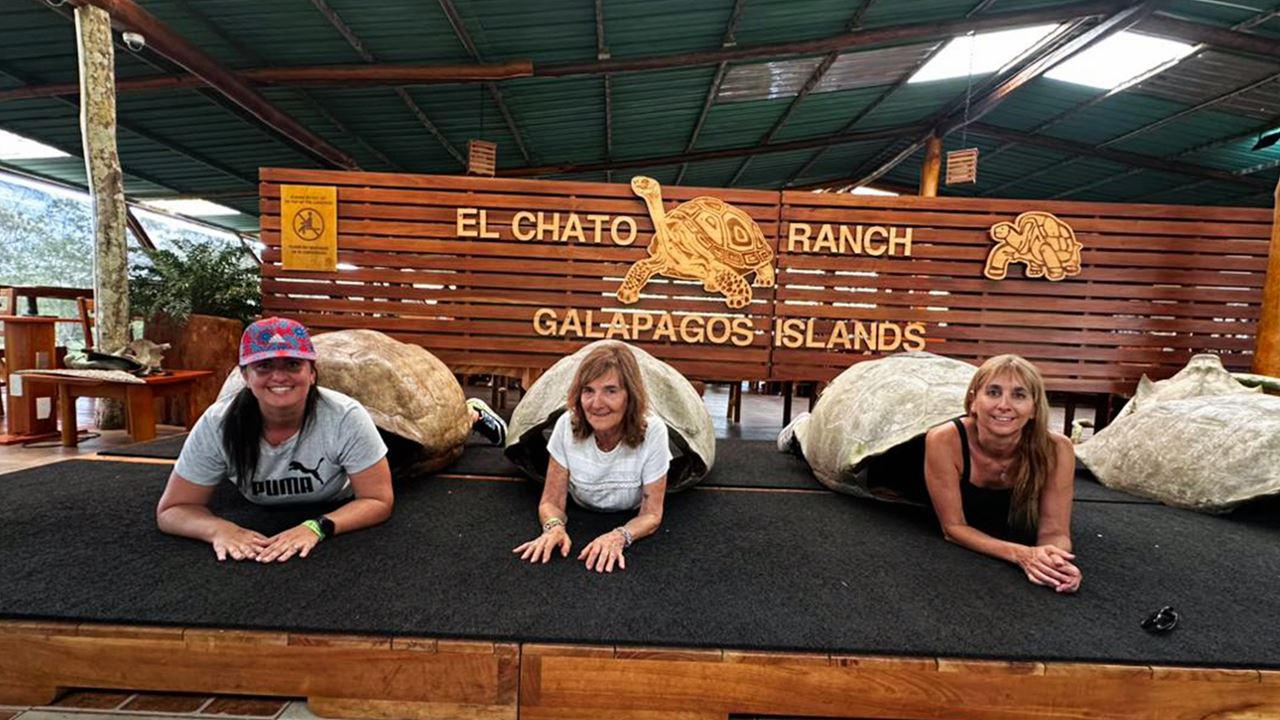 Upper Santa Cruz: Giant Turtles, Lava Tunnels And The Twins foto 3