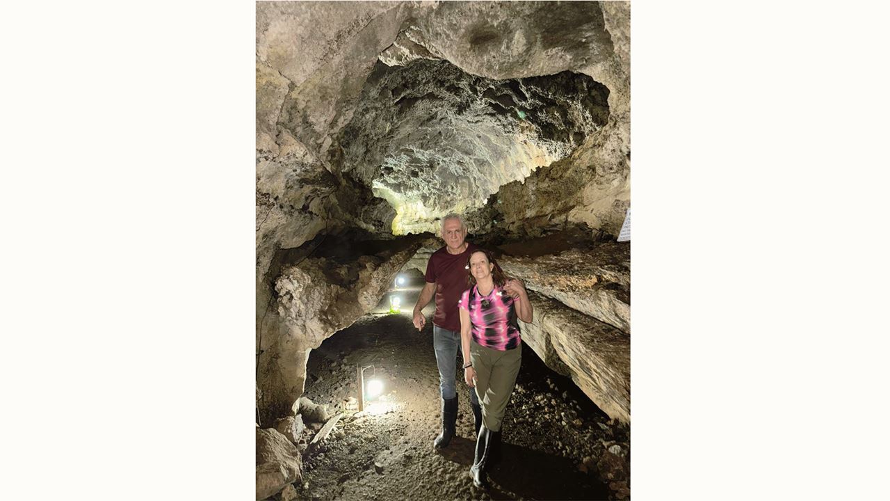 Upper Santa Cruz: Giant Turtles, Lava Tunnels And The Twins foto 4