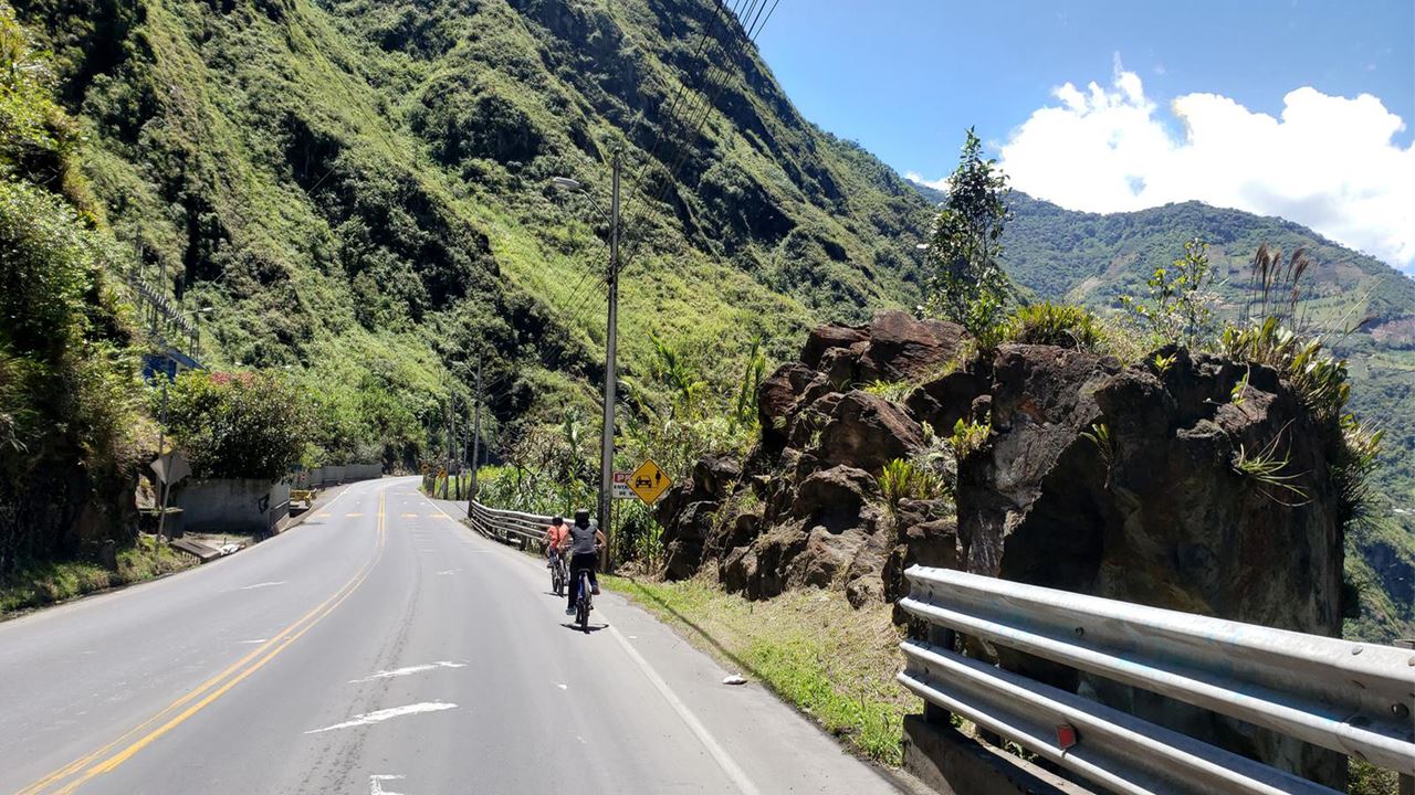 Route Des Cascades À Vélo : Aventure Au Pailón Del Diablo foto 3