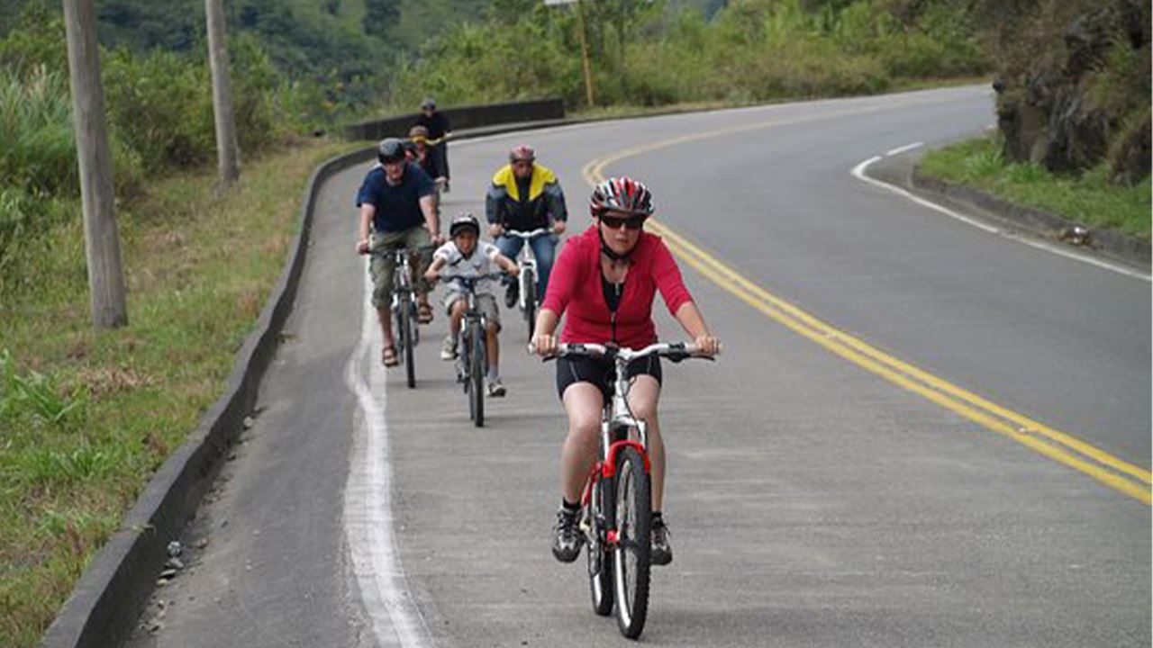 Route Des Cascades À Vélo : Aventure Au Pailón Del Diablo foto 2