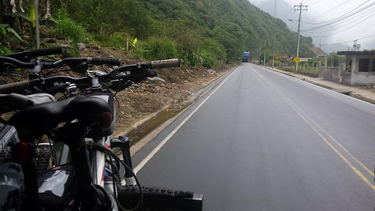 Route Des Cascades À Vélo : Aventure Au Pailón Del Diablo foto 6