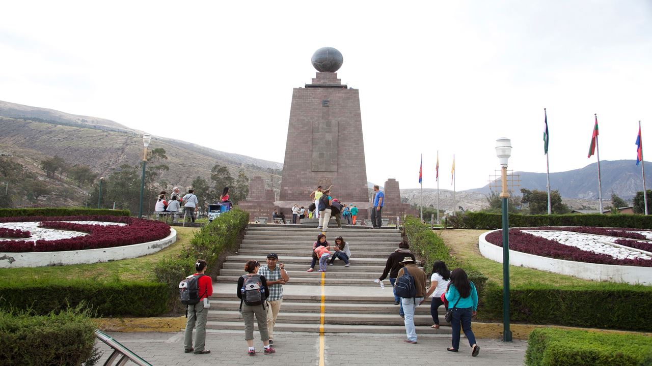 Tour To The Middle Of The World (2)