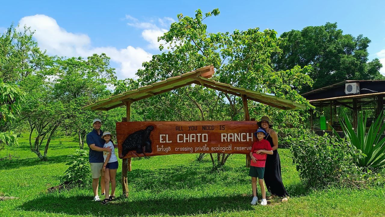De Baltra À Puerto Ayora : Transfert Avec Turtle Ranch Et Lava Tunnels